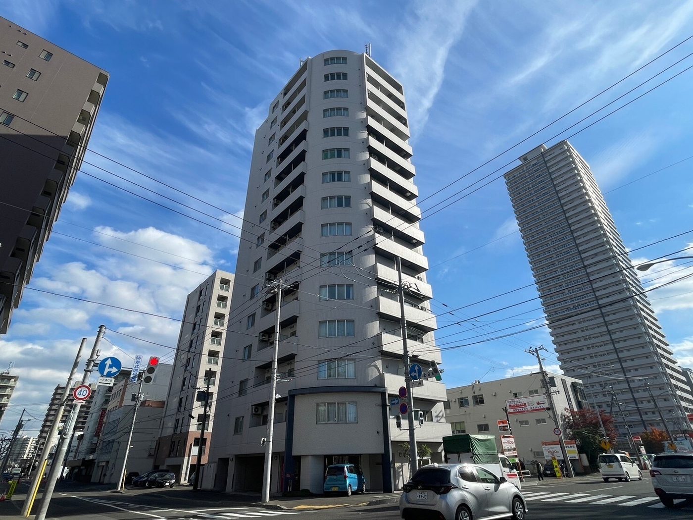 外壁点検の対象となる中高層建物の外観